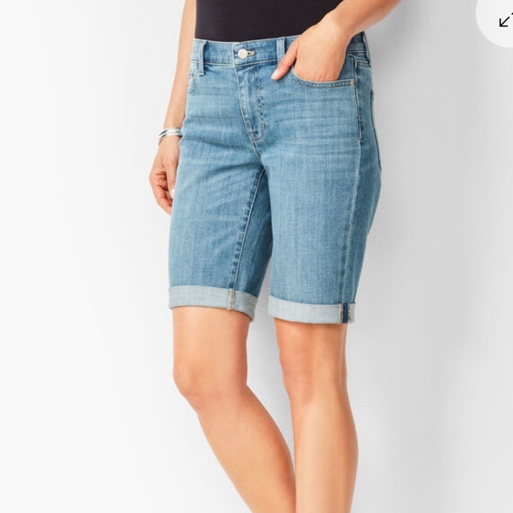 TALBOTS GIRLFRIEND JEAN SHORTS - BLUE WASH Size 2 Waist 32”